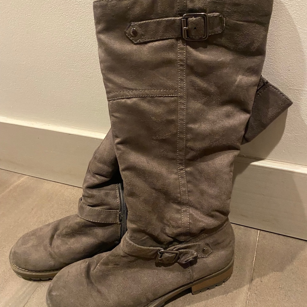 Woman’s boot Sz 9.5. Great condition